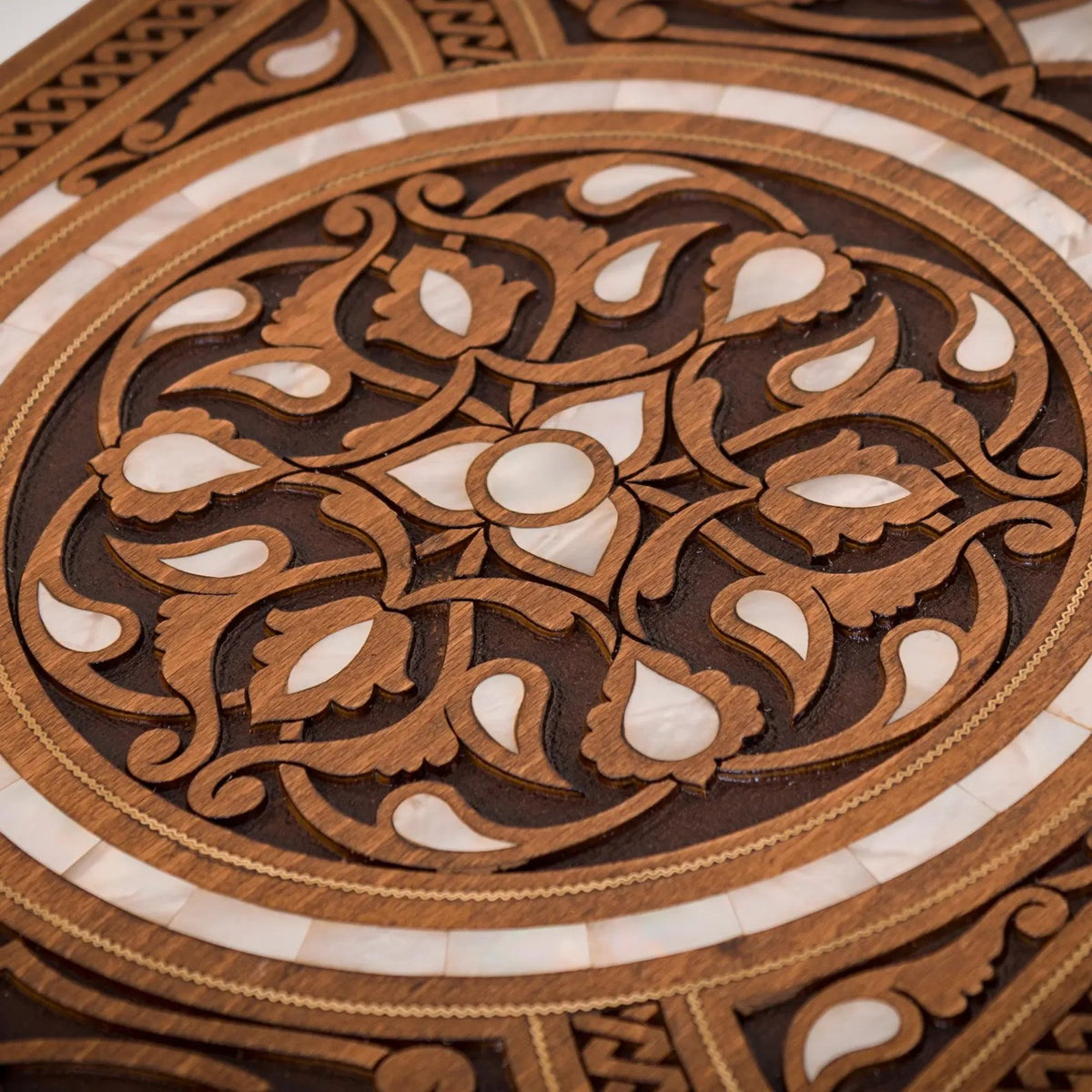 BEYAZ SEDEFLİ ÖZEL CEVİZ TAVLA